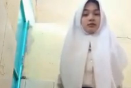 WC Sekolah Viral Buat Live Cewek Sma berjilbab Buka Bukaan